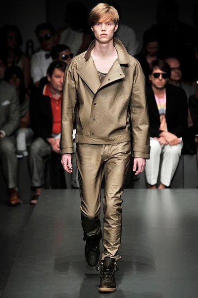 Look 28